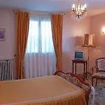 Du Commerce Chez Stephane Hotel Roumazières