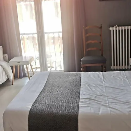 Du Commerce Chez Stephane 2* Roumazières