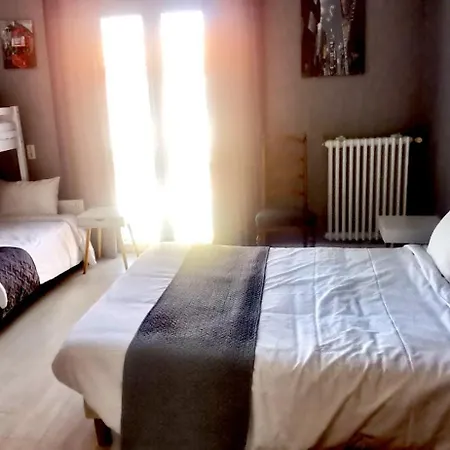 Du Commerce Chez Stephane 2* Roumazières