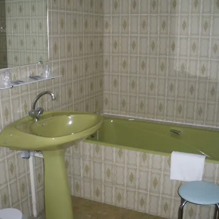 Du Commerce Chez Stephane Hotel