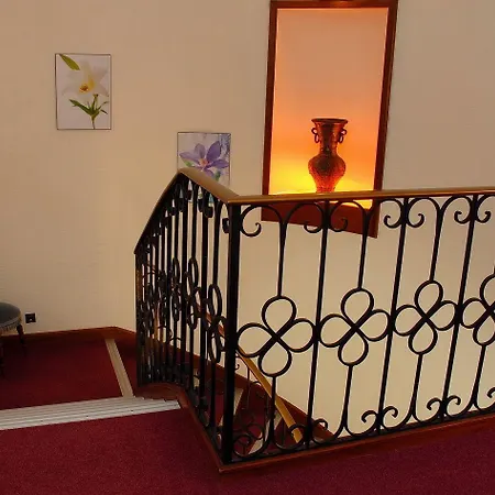 Du Commerce Chez Stephane Hotel