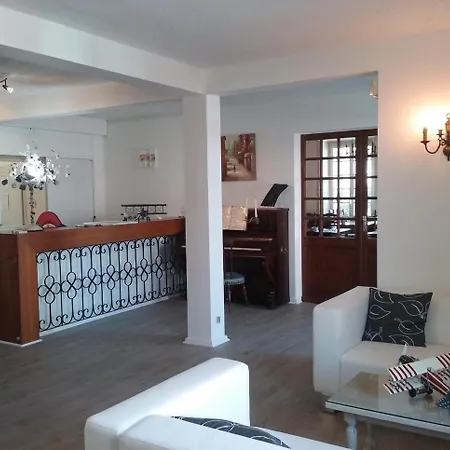 Du Commerce Chez Stephane 2* Roumazières