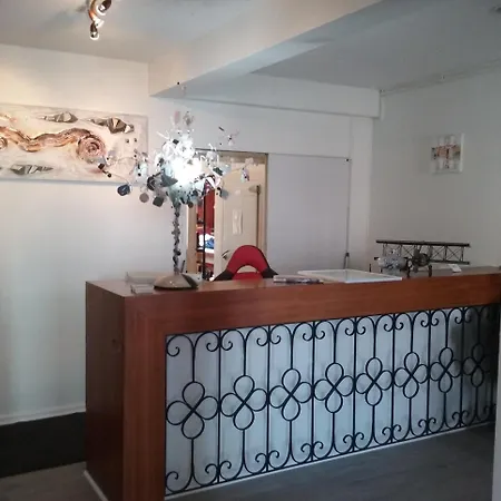 Du Commerce Chez Stephane 2*