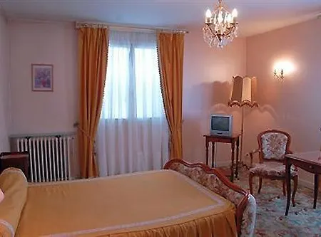 Du Commerce Chez Stephane Hotel Roumazières