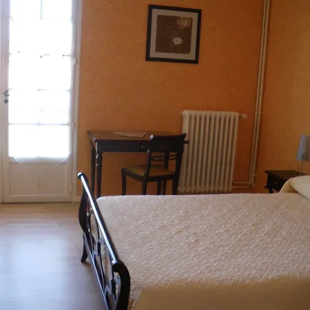 Du Commerce Chez Stephane 2* Roumazières