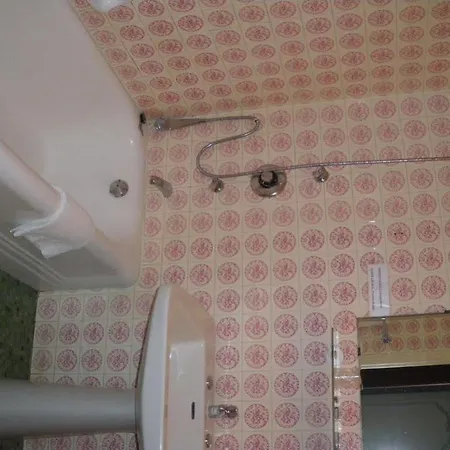 Du Commerce Chez Stephane Hotel 2*