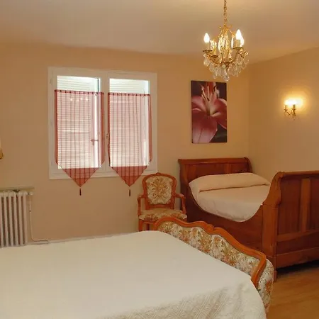 Du Commerce Chez Stephane Hotel