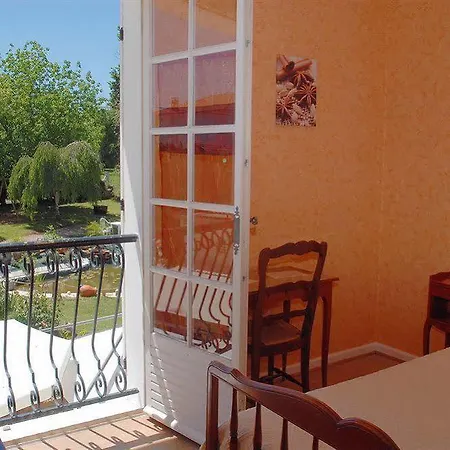 Hotel Du Commerce Chez Stephane 2*